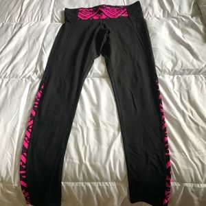 Size small black and pink Pink yoga leggings